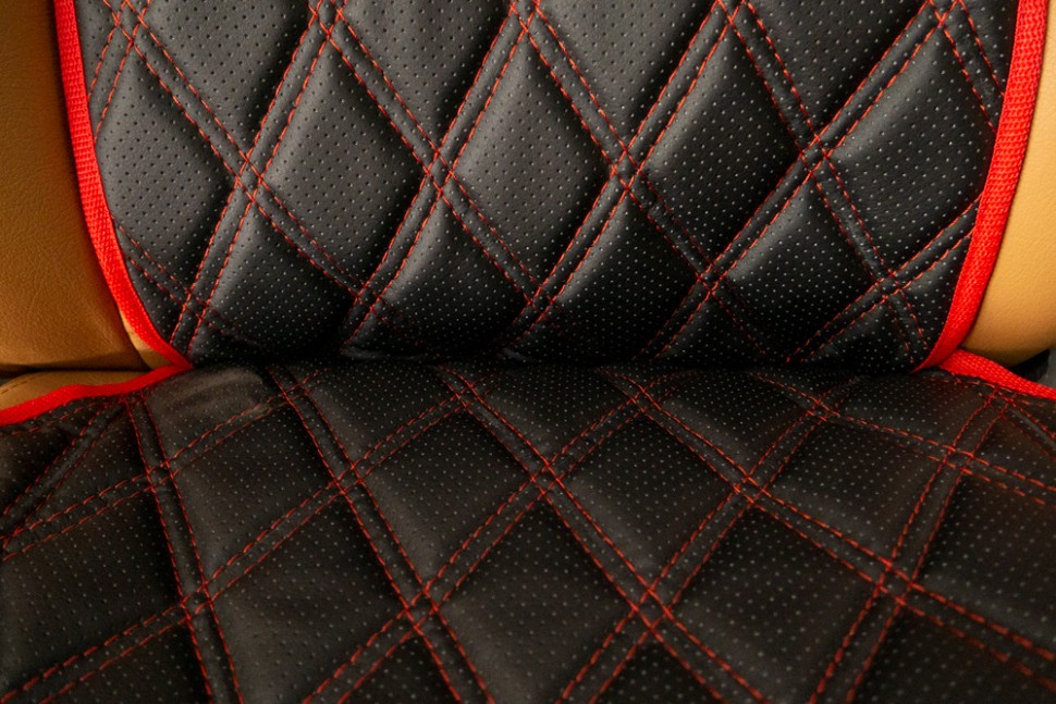 Накидка из экокожи на сиденье "Почин" двойной ромб, черный (красная окантовка) (2 шт.)