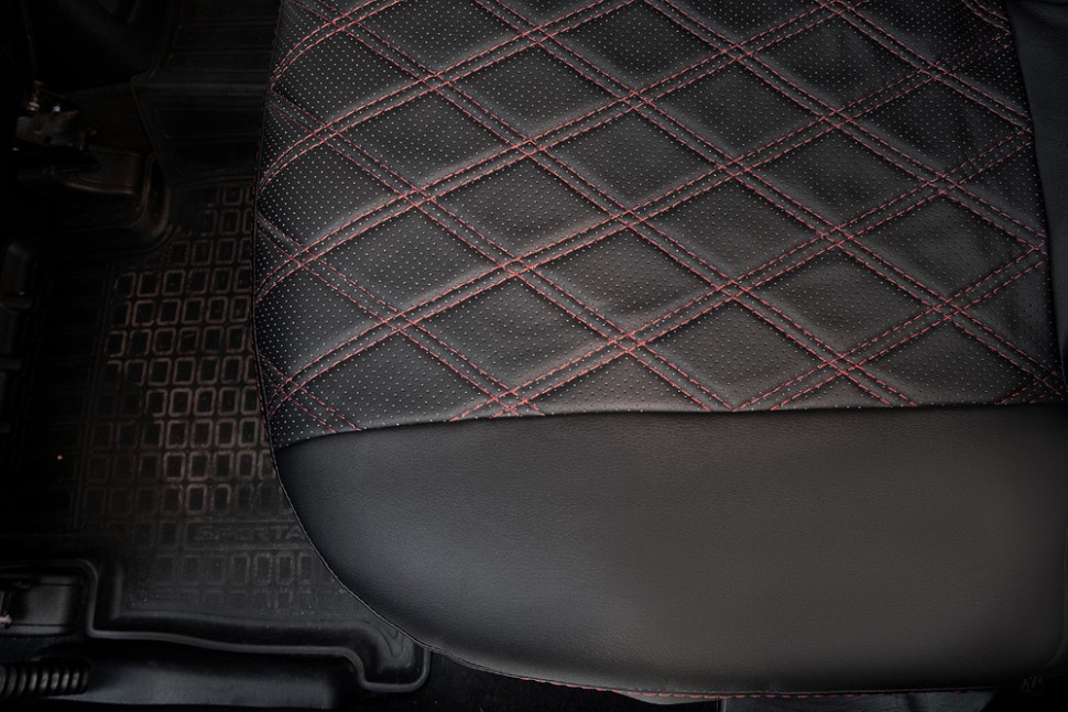 Авточехлы на Hyundai Tucson III / KIA Sportage IV "Красная двойная строчка", черная экокожа